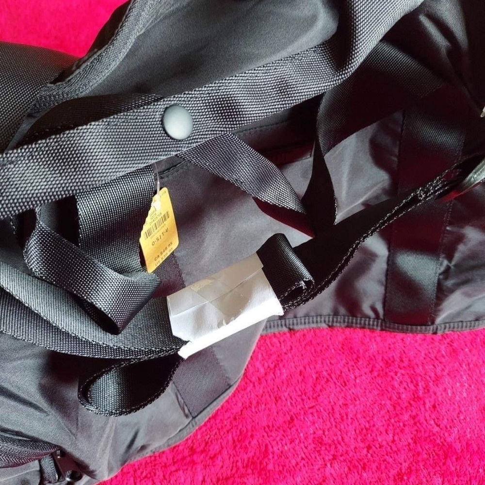 PINK Everyday duffel bag NWT - Picture 7 of 11